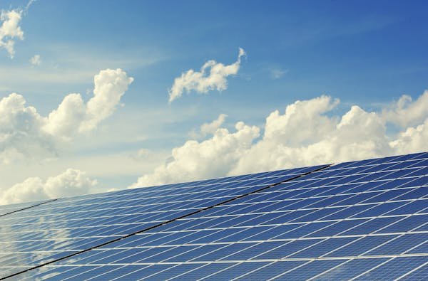Panneau solaire photovoltaïque : l'investissement durable et rentable